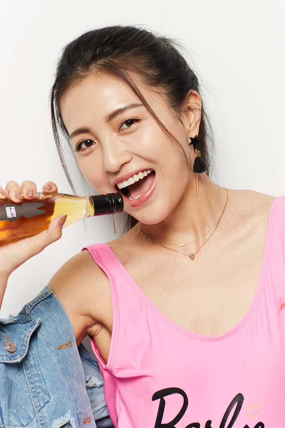 包文婧六组不同风格高清相机原图合集 帖子封面图