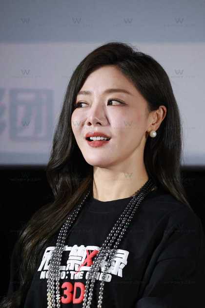 202960923邓家佳电影《死亡禁区实录》北京首映礼的现场生图 帖子封面图