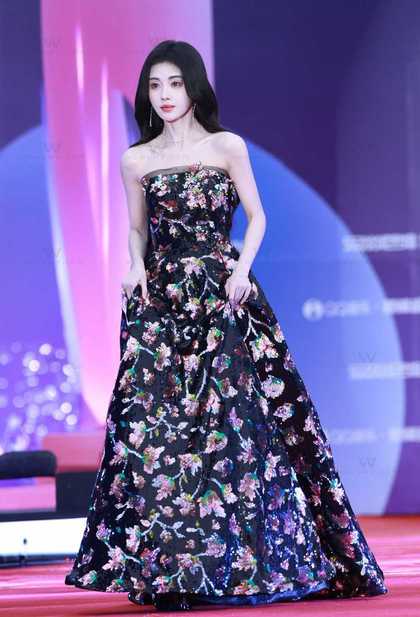 鞠婧祎QQ 音乐巅峰盛典