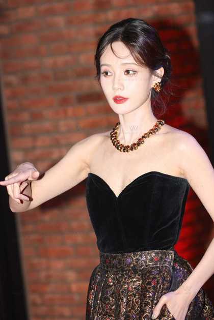 240823李一桐ELLE 80 周年华服中国盛典