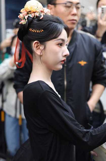 260330宋祖儿《司宫令》剧组上班路透