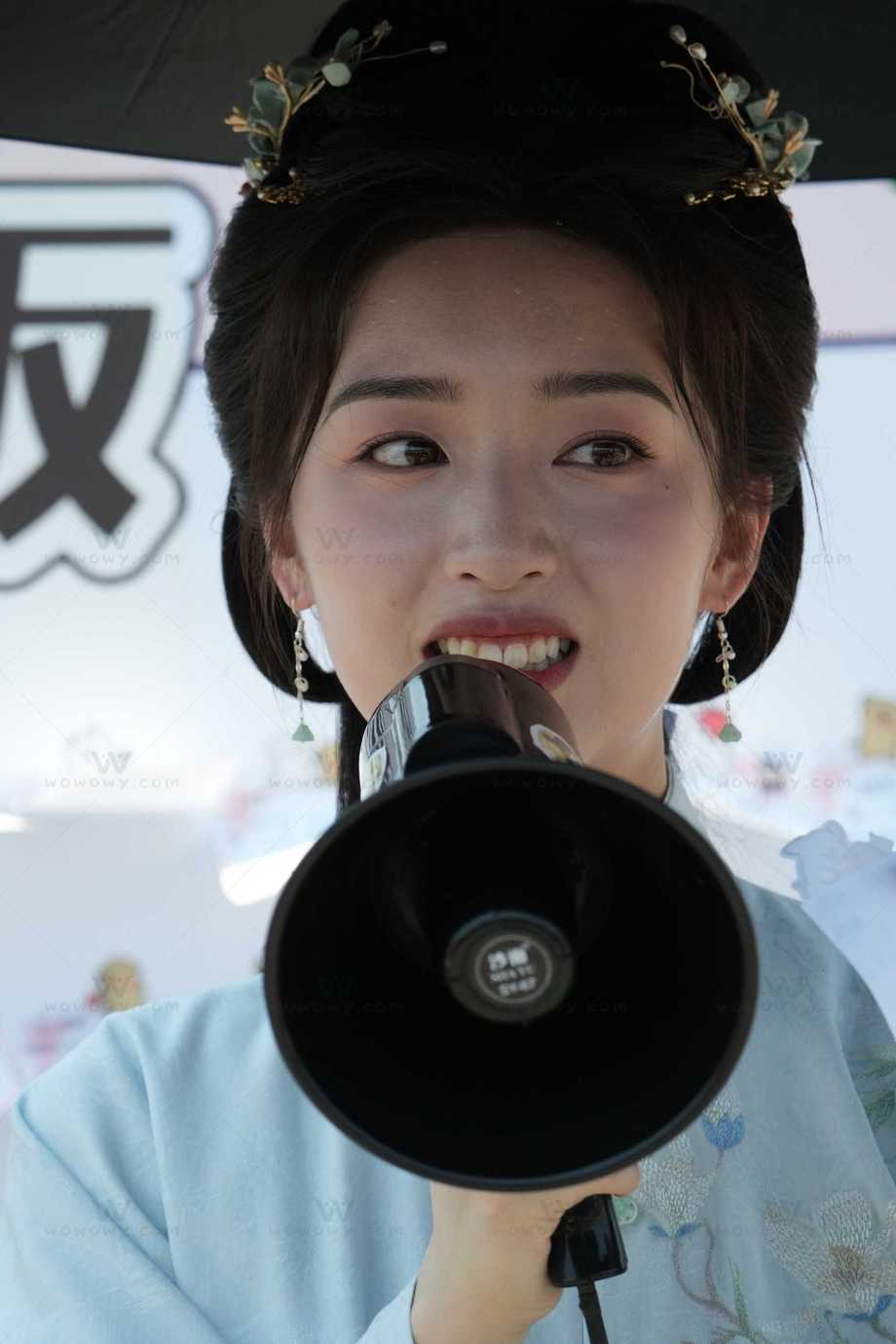 邓恩熙《花开锦绣》剧组片场探班