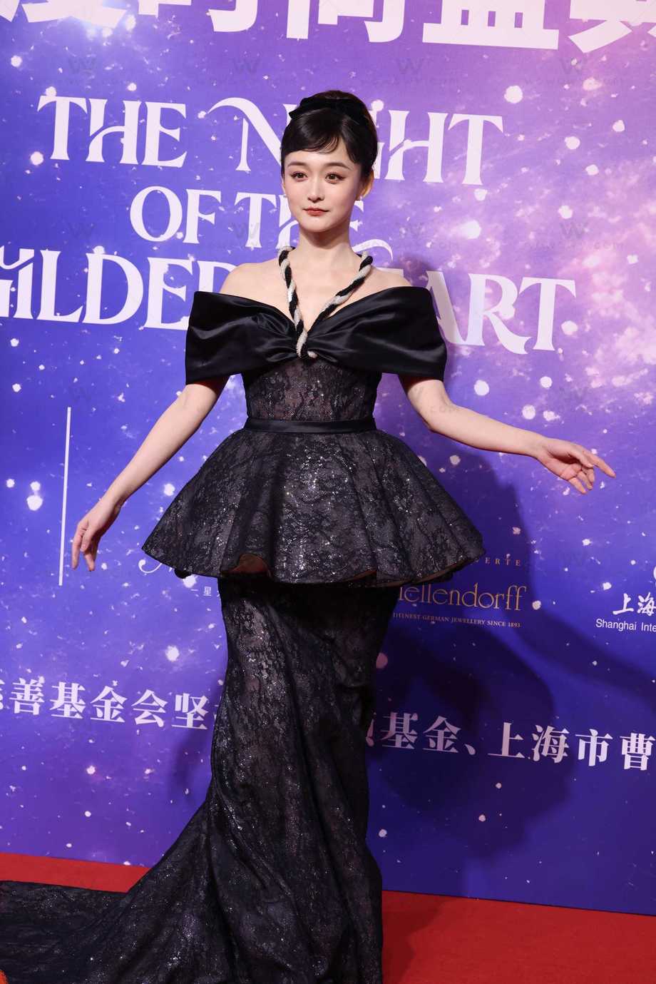 260124何泓姗红毯相机原图