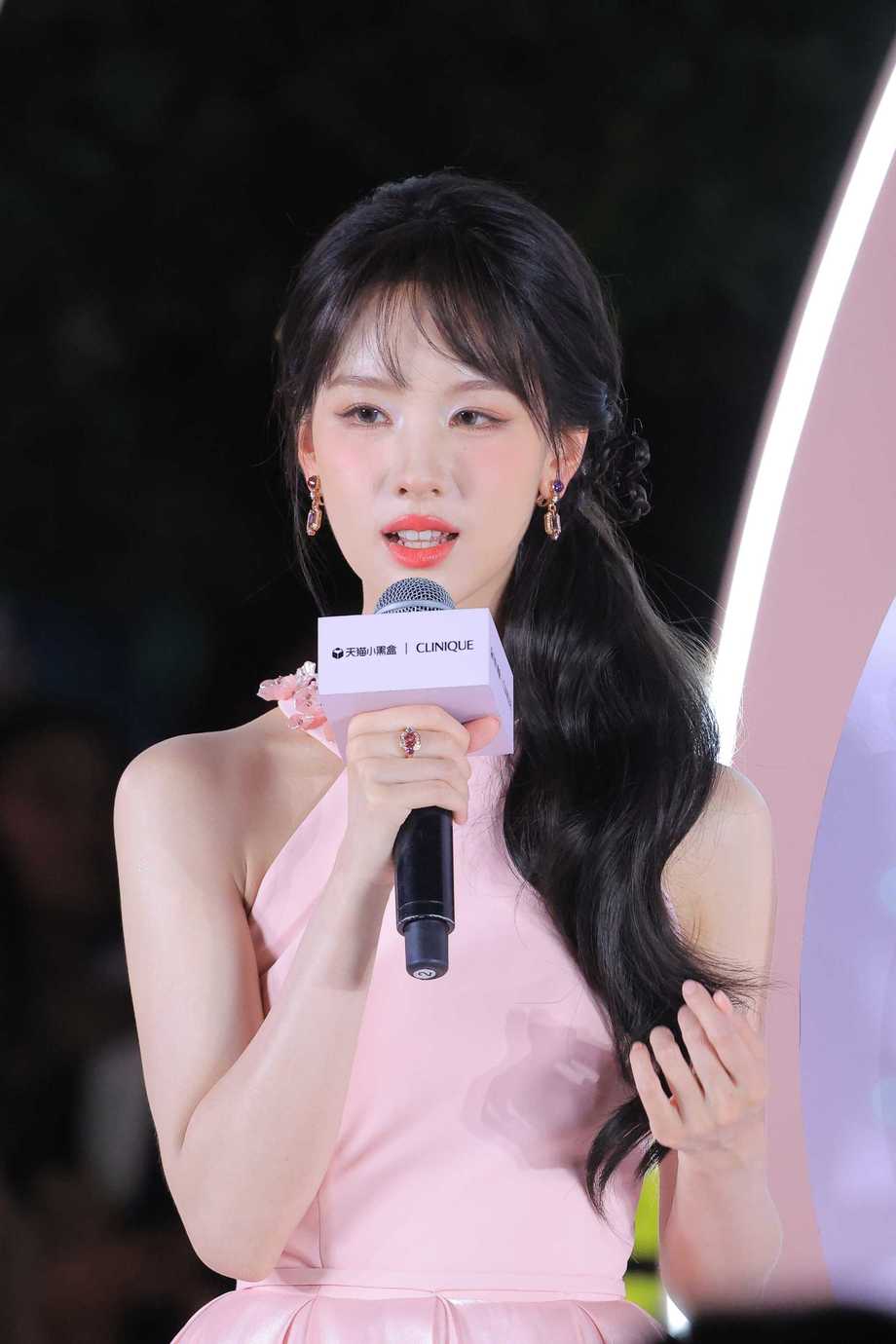 陈都灵250806倩碧站台 105p-3m 帖子封面图