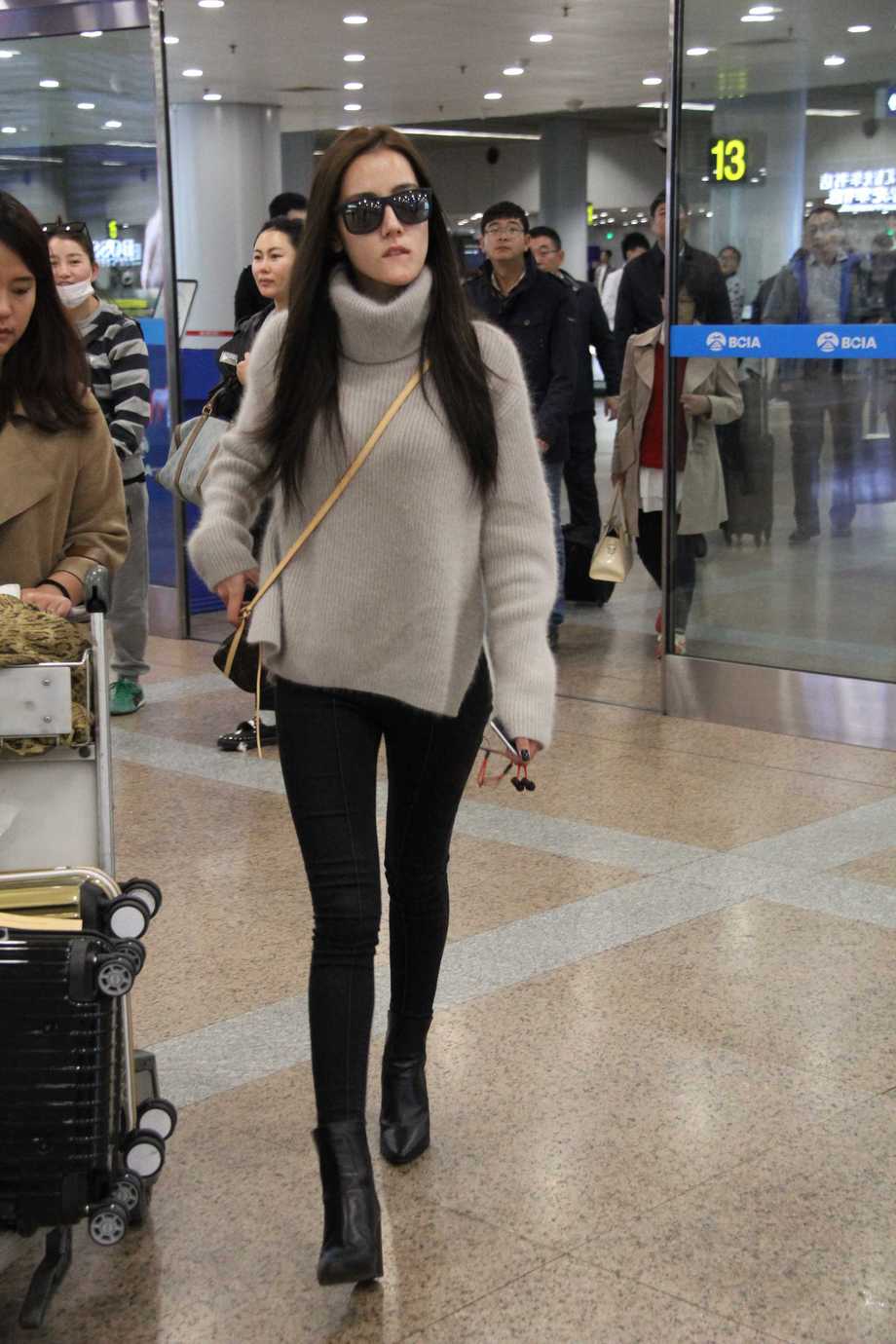 151028迪丽热巴·机场137p