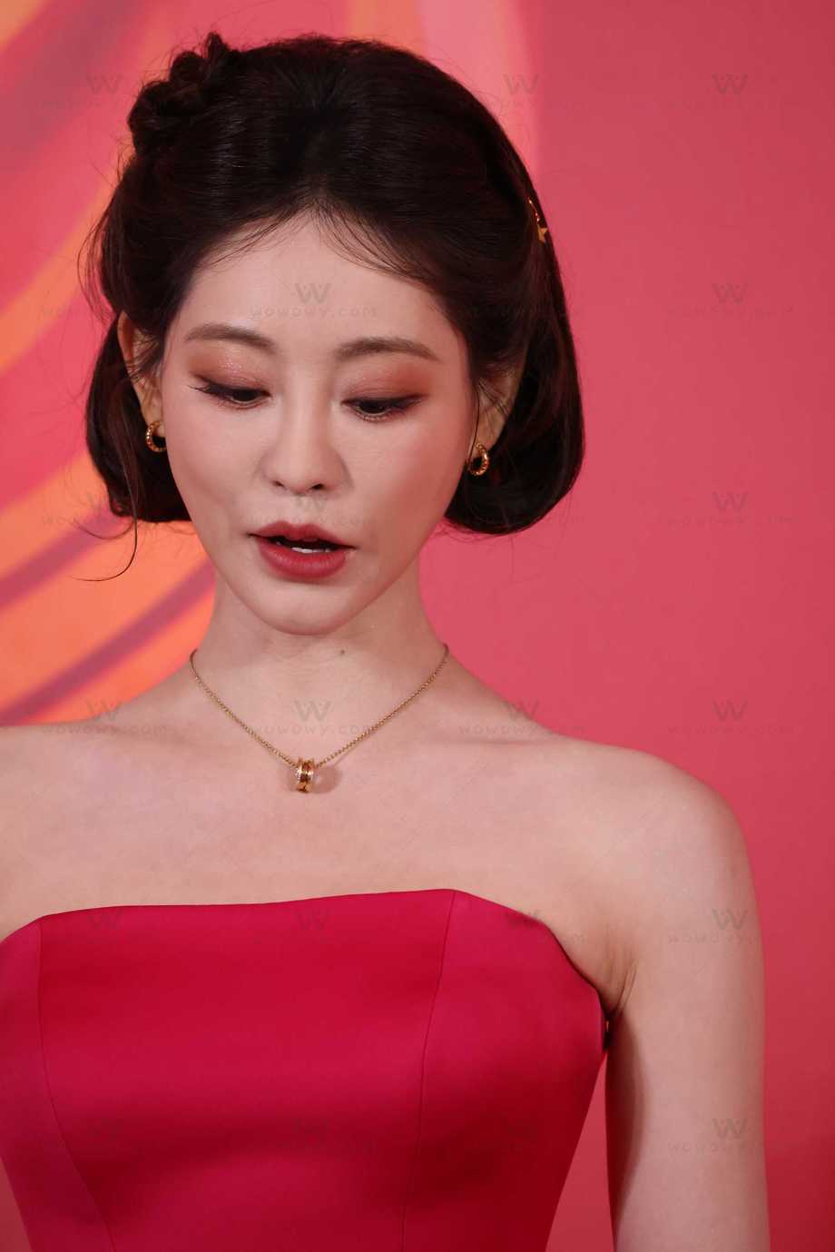 251211祝绪丹红毯 帖子封面图