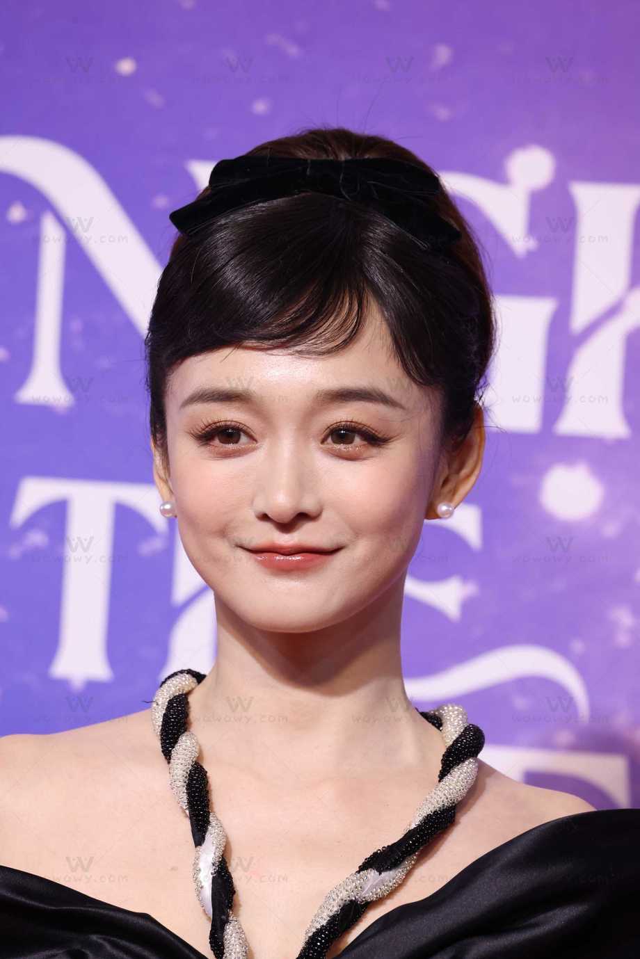260124何泓姗红毯相机原图 帖子封面图