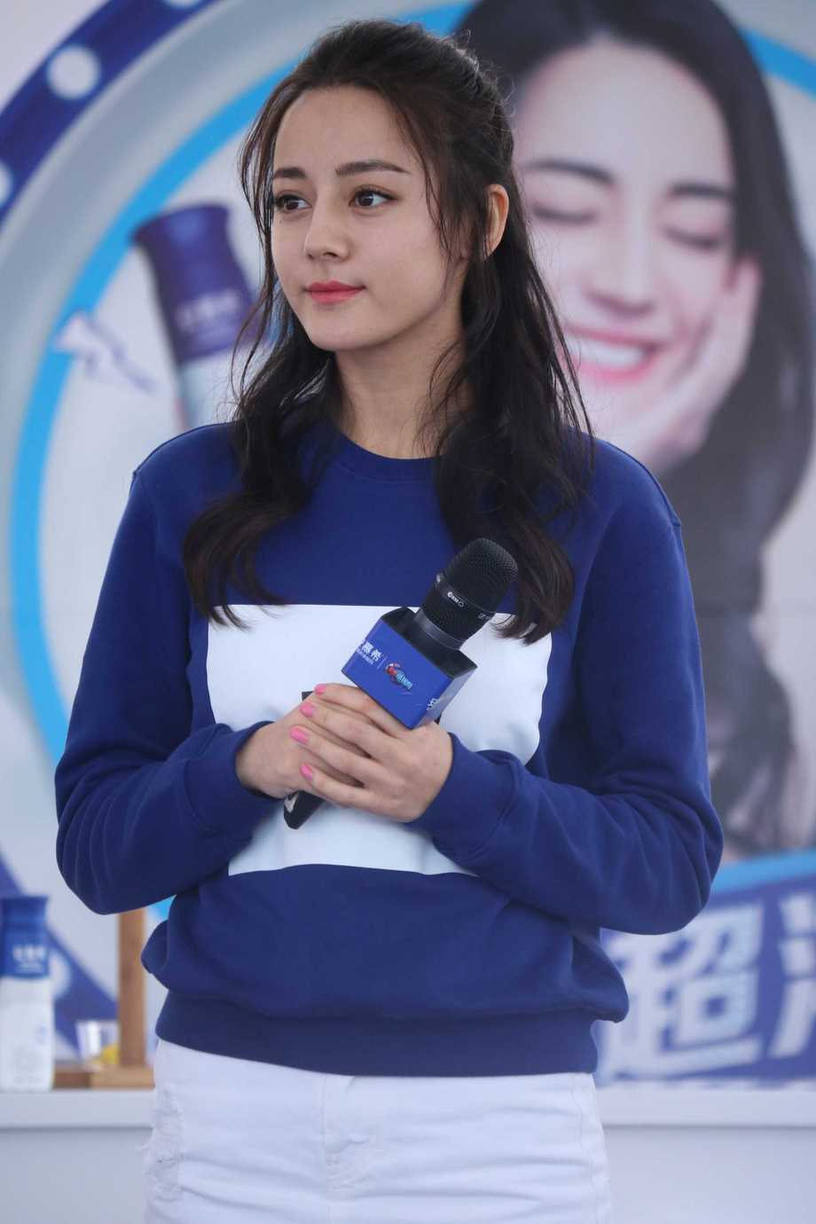 迪丽热巴 安慕希活动站台125P-324M 帖子封面图