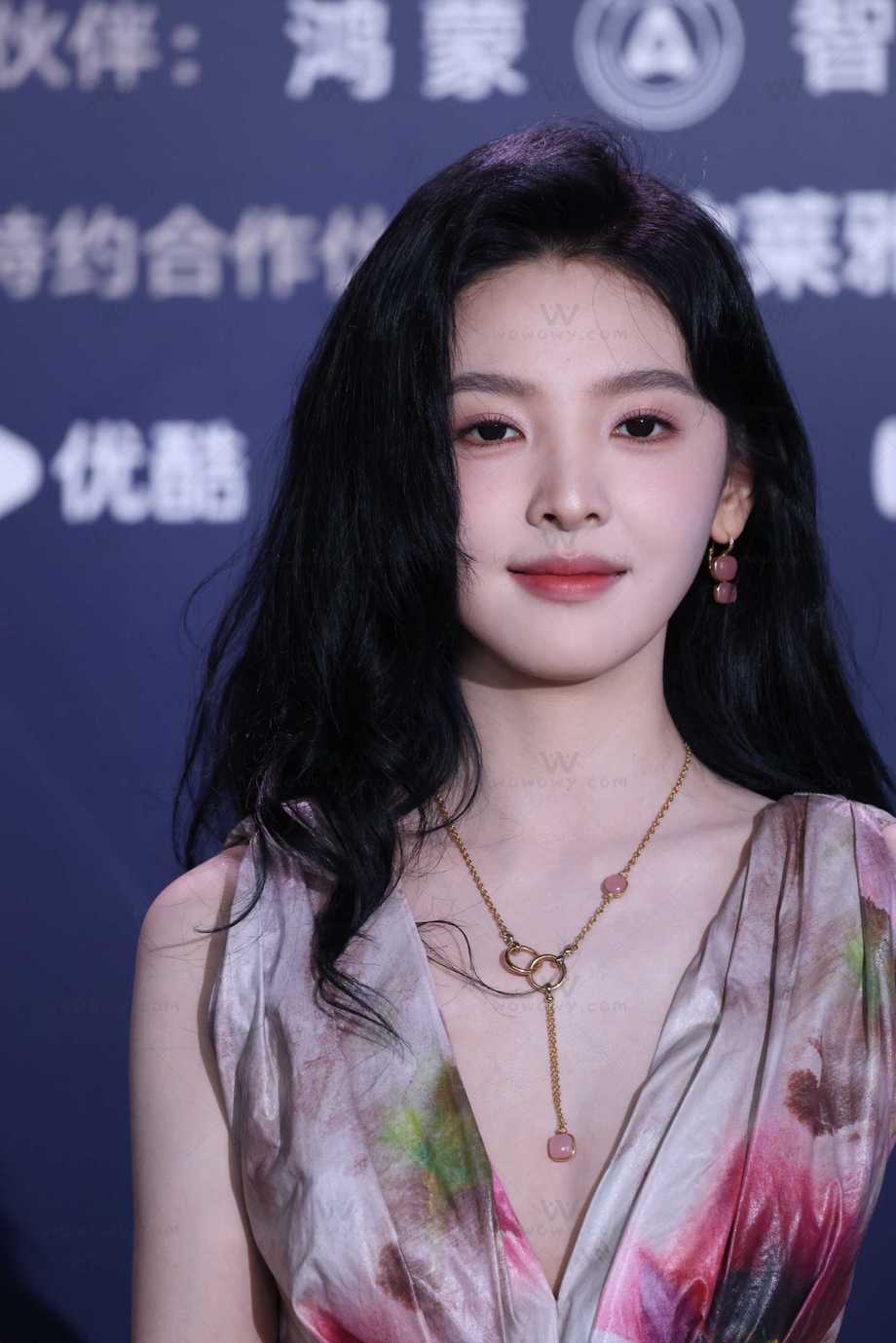 260614章若楠红毯相机原图 帖子封面图