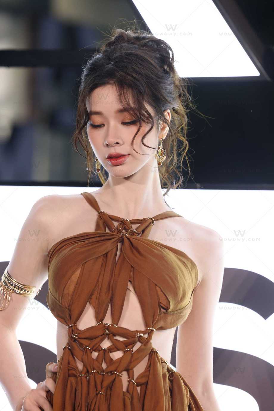 260422板板酱红毯相机原图 帖子封面图