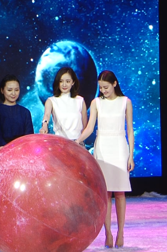 2015.11.18迪丽热巴，杨幂砰然星动现场视频 49v 帖子封面图