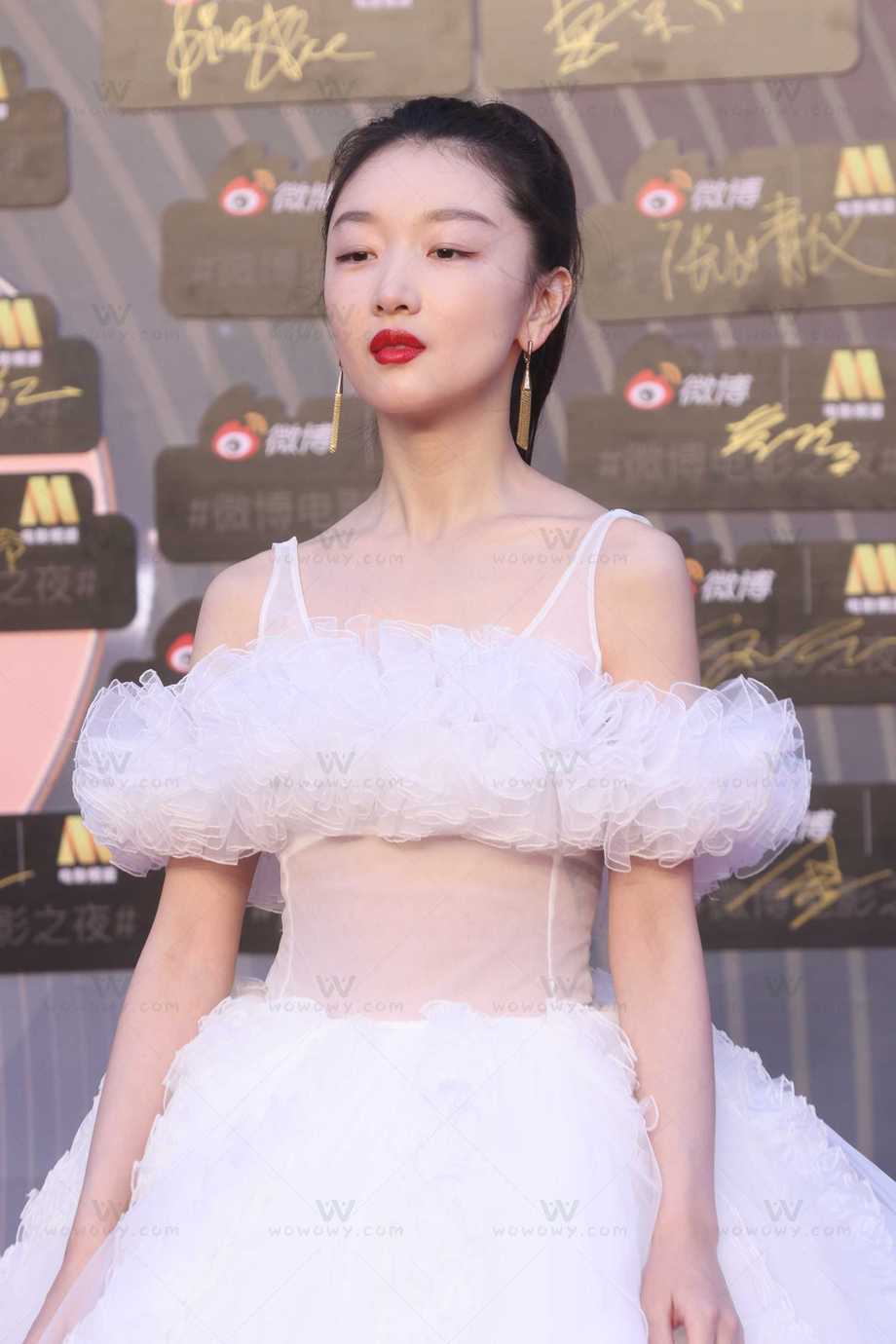 210612周冬雨红毯相机原图 帖子封面图