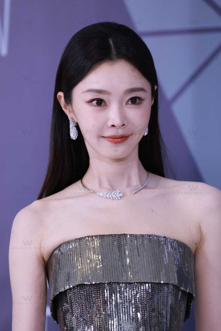 宋轶红毯亮相、现场媒体群访 帖子封面图