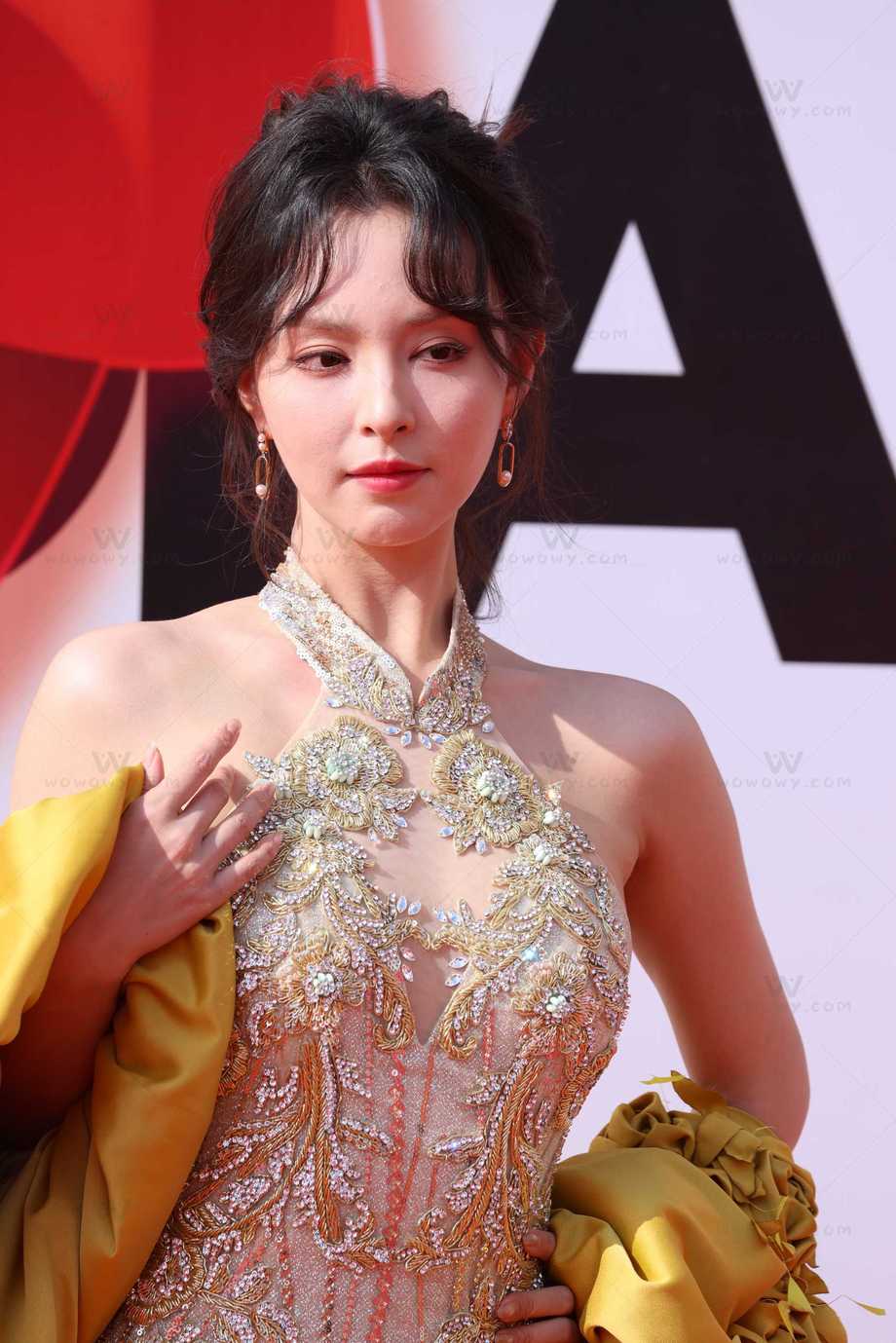251002刘蔓莉红毯 帖子封面图
