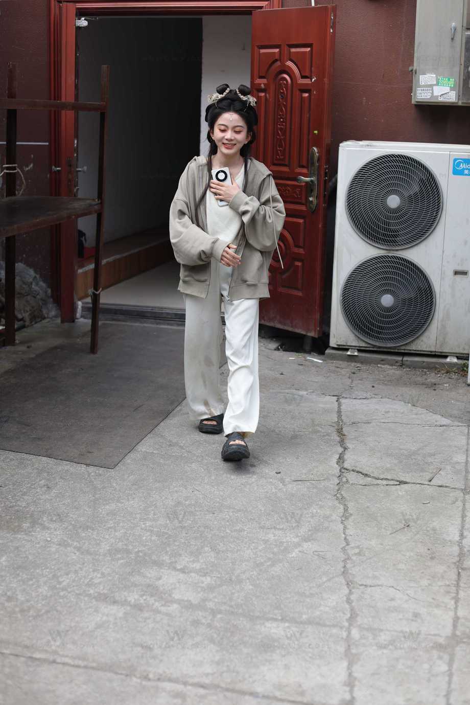 241015马秋元横店出妆 帖子封面图