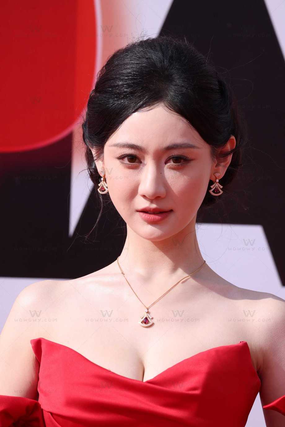 251002曹赛亚红毯