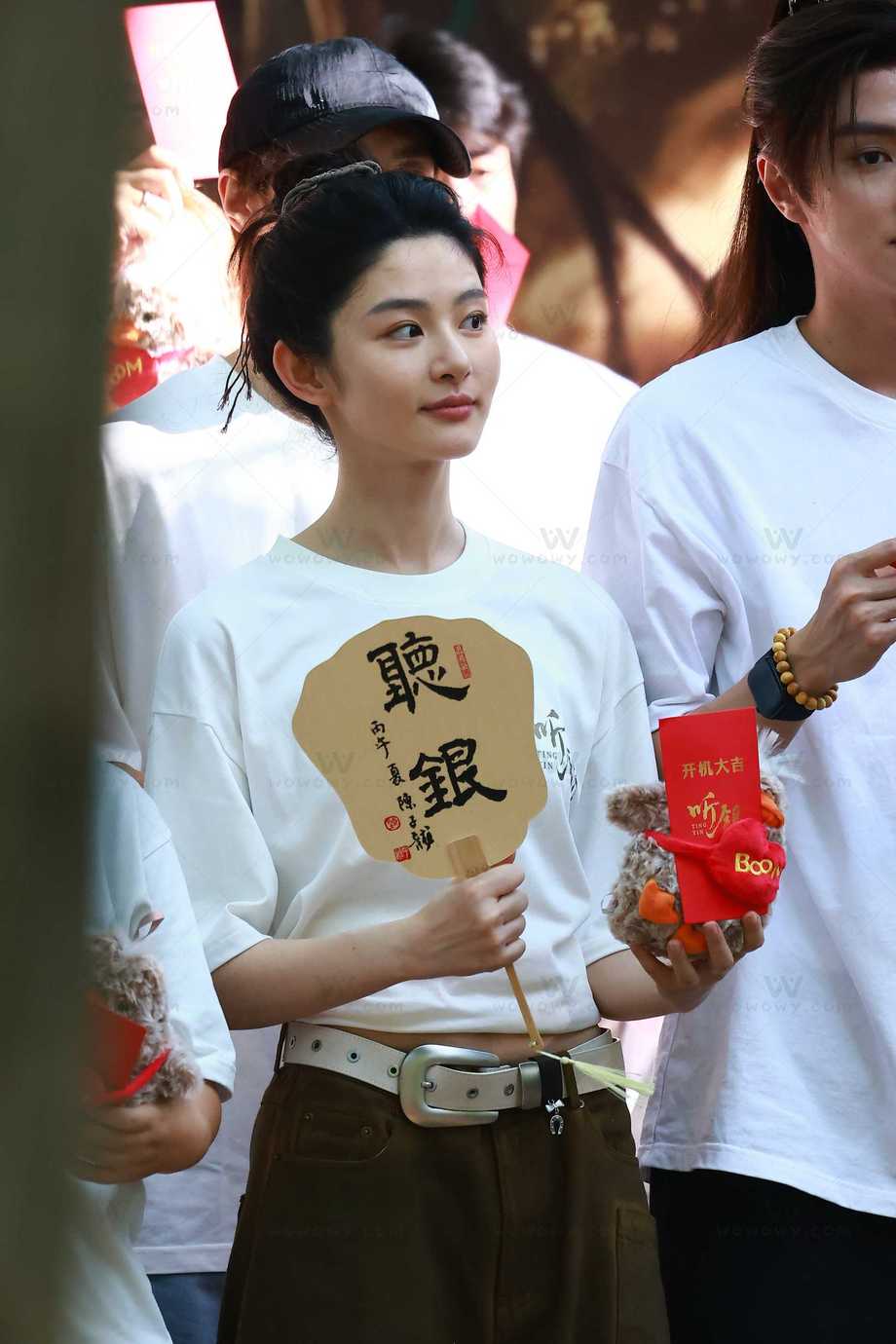 260716赵晴开机图频