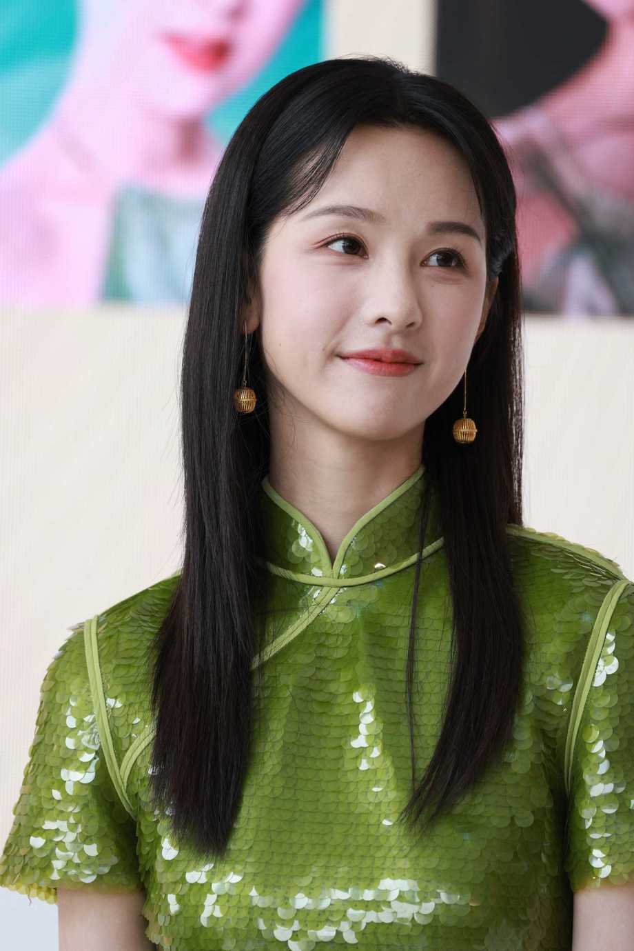 陈都灵｜VOGUE 活动 绿色亮片旗袍原图包