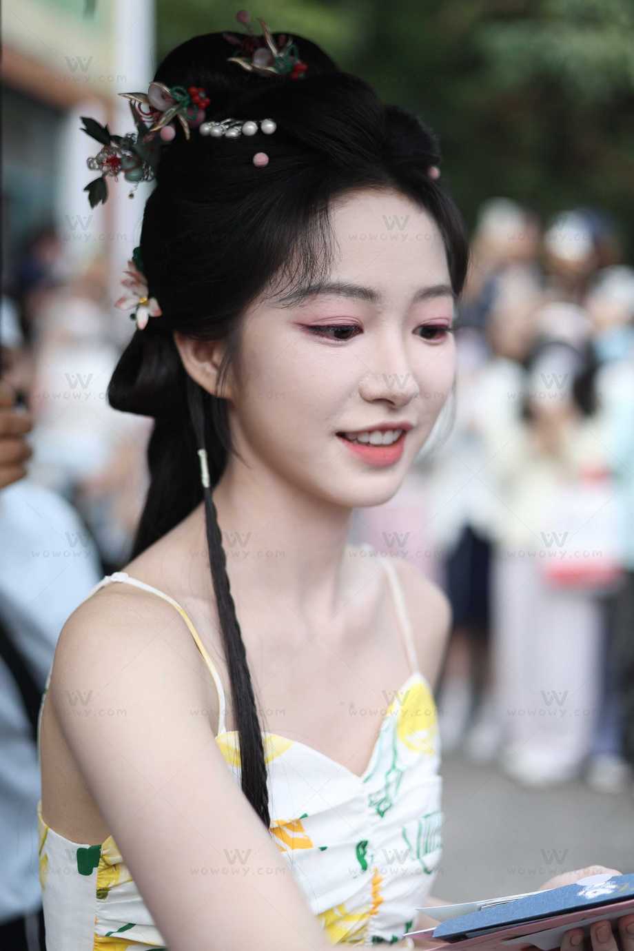 250802杨肸子横店出妆 帖子封面图