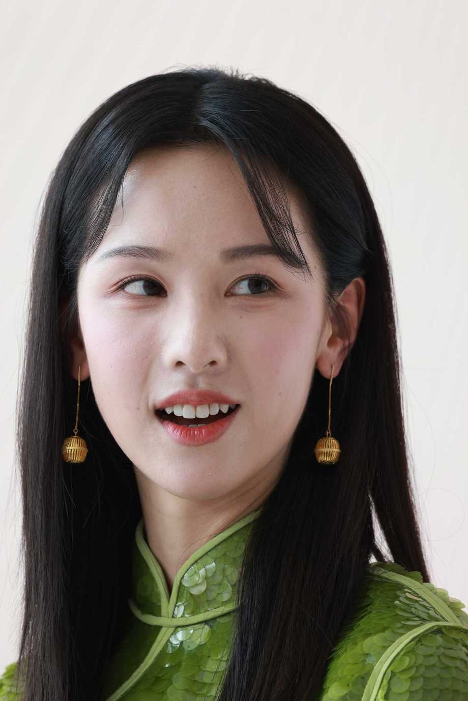 陈都灵｜VOGUE 活动 绿色亮片旗袍原图包 帖子封面图