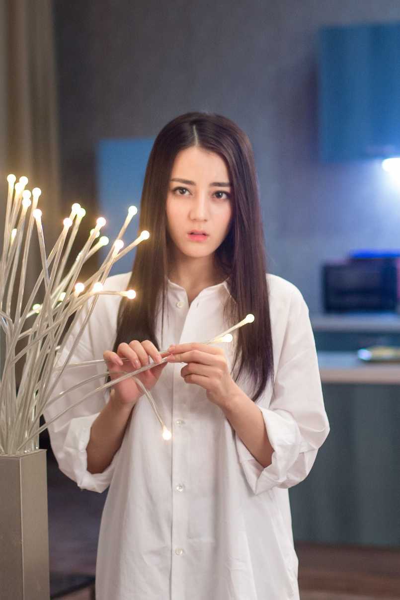 迪丽热巴麻辣海报258p