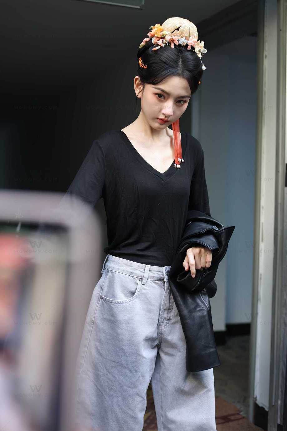 260329宋祖儿横店出妆