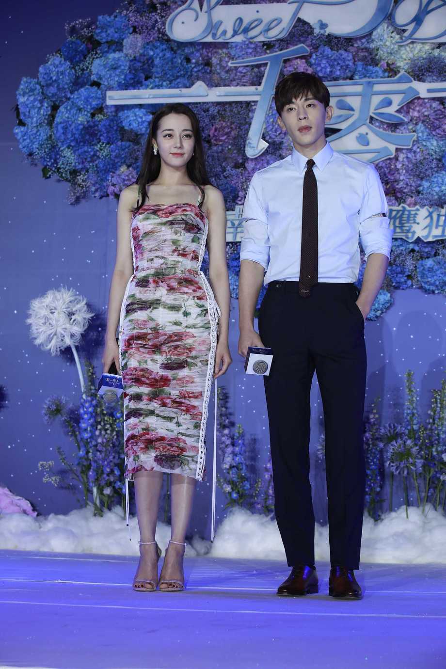 迪丽热巴一千零一夜开播发布会原图包228p