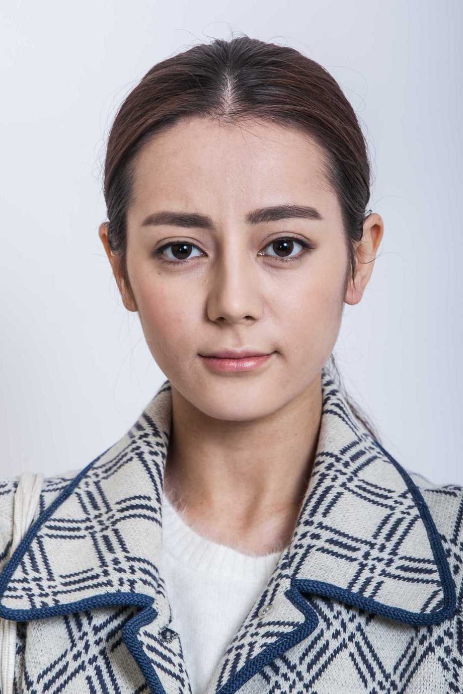迪丽热巴多套定妆照230P 帖子封面图