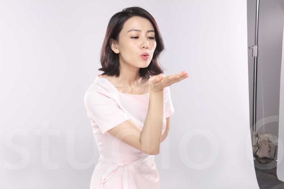 高圆圆棚拍定妆照3套 480p