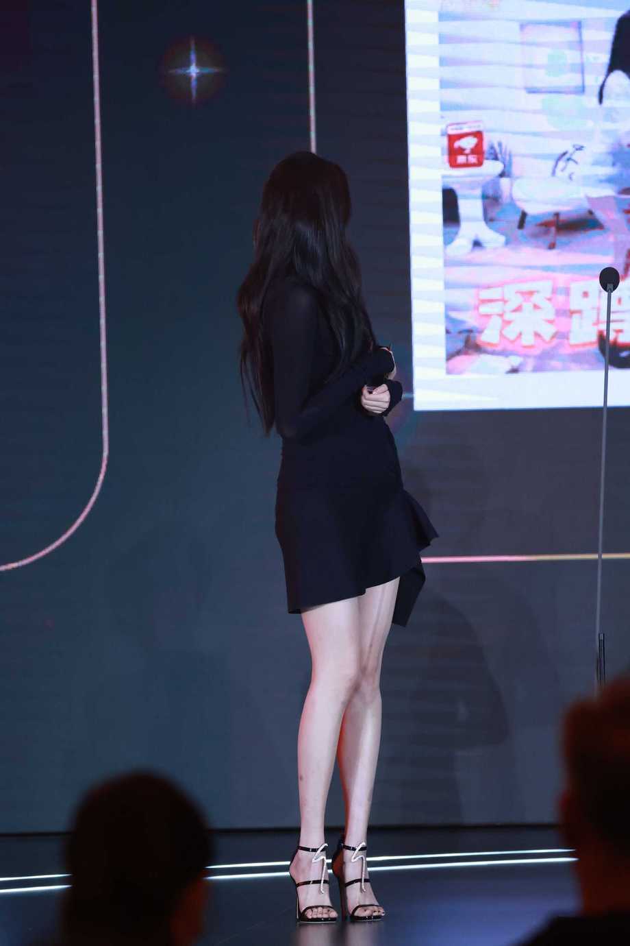 221129关晓彤内场100p 帖子封面图
