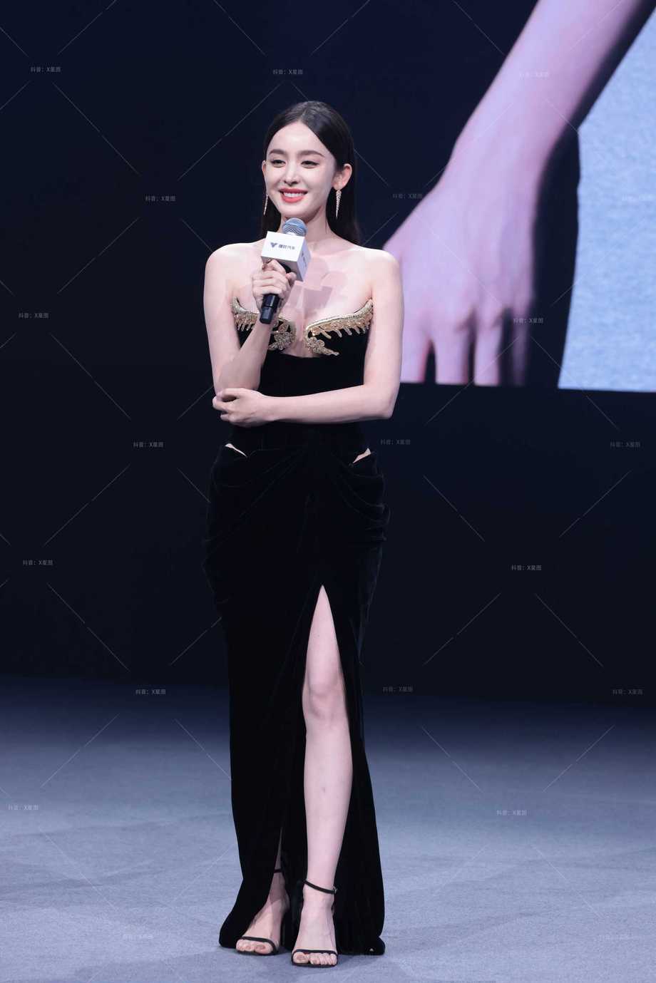 古力娜扎哪吒汽车新品发布会102p 有特写