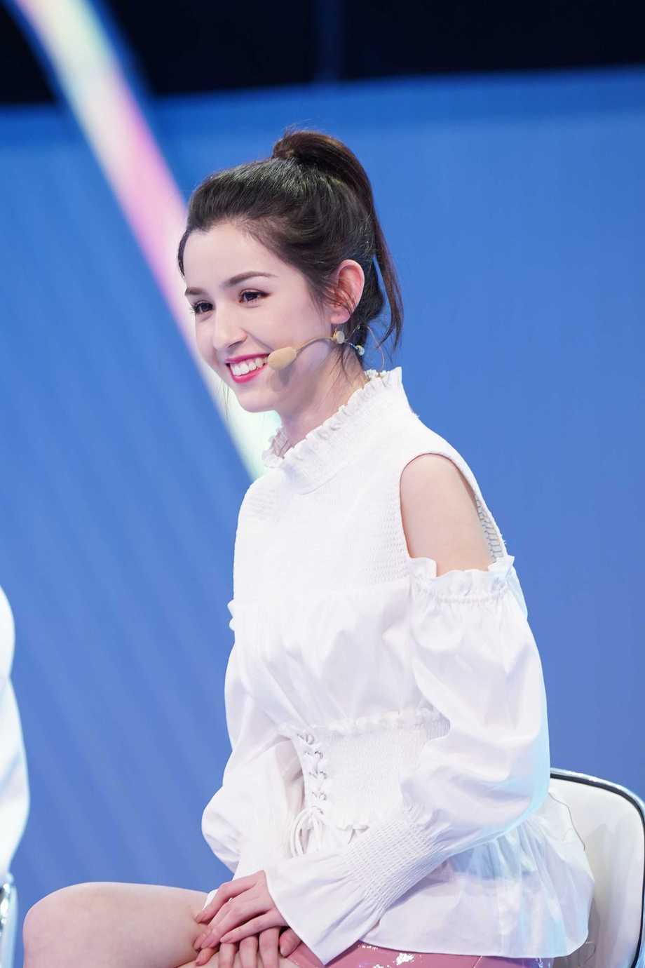 哈妮克孜综艺录制现场原图297p 2v 帖子封面图